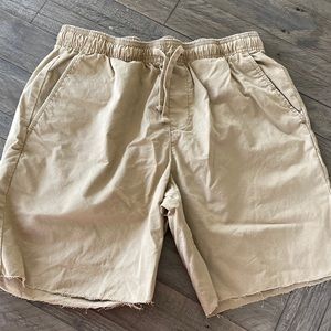 Mens Gap relaxed fit weekend short in khaki.